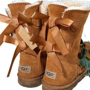 Coquette UGG Australia Bailey Bow Chestnut Suede Boots Women Size 42 Tan